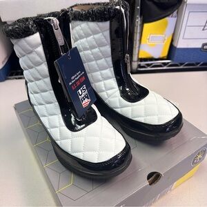 Khombu Megan Snow Boots White/Black Fur Trim Zip Thermolite Size 8